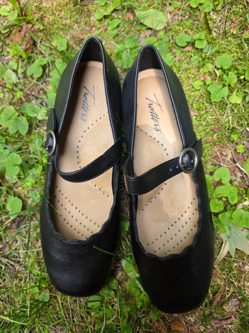 Trotters Sugar Mary Jane Black Flat with Leather Front Size 8WW